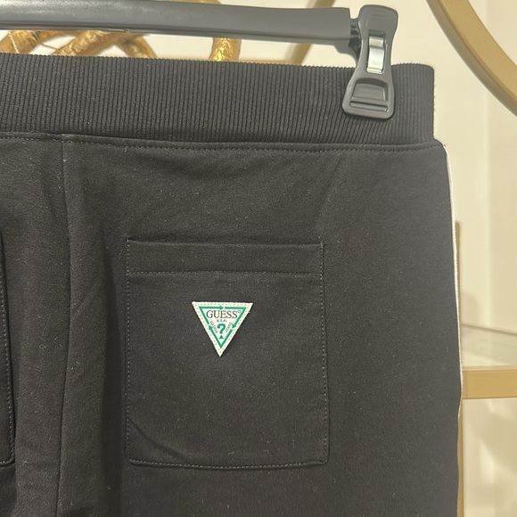Guess black and white logo dre sh joggers - Picture 9 of 13